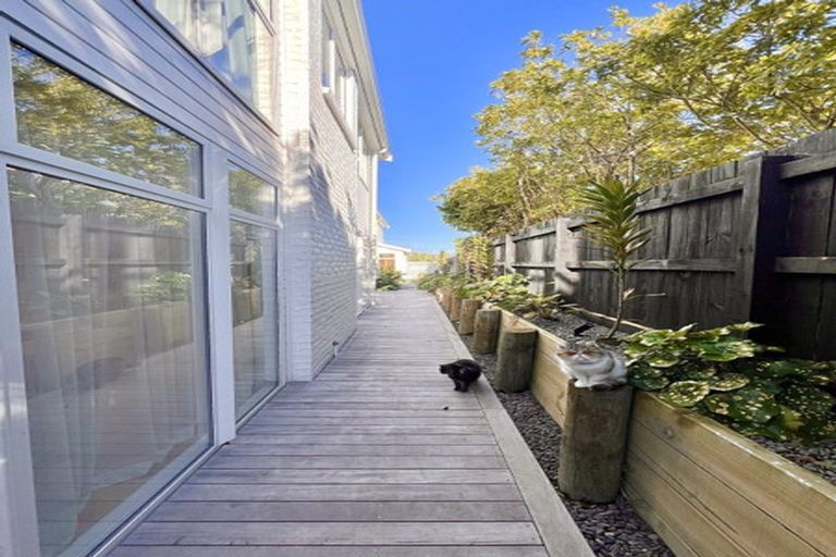 Photo of property in 17 Pitau Road, Mount Maunganui, 3116