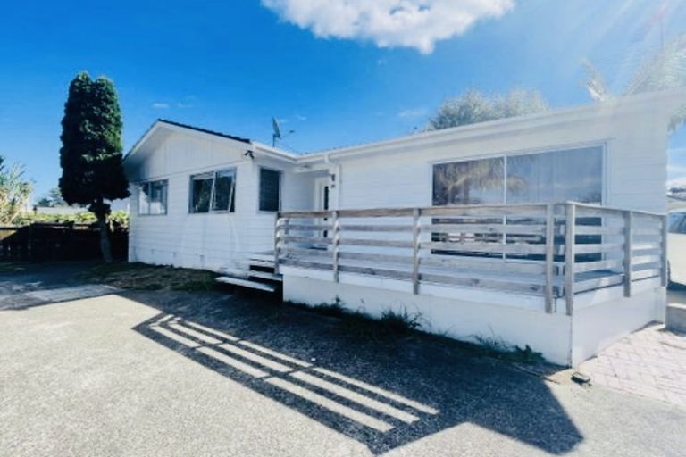 Photo of property in 20 Fiesta Drive, Half Moon Bay, Auckland, 2012