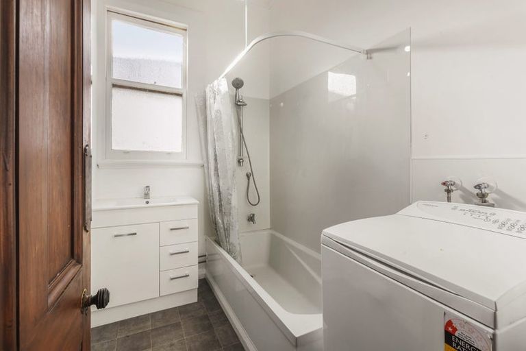 Photo of property in 18 Talavera Terrace, Kelburn, Wellington, 6012