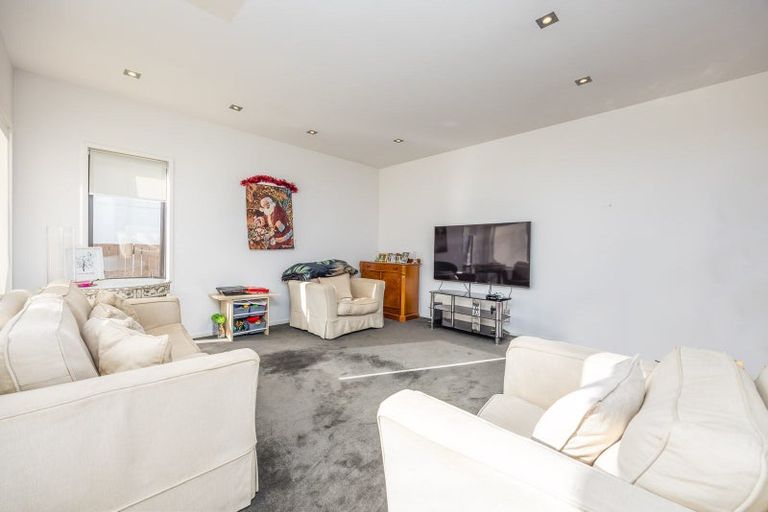 Photo of property in 1420 Whangaparaoa Road, Army Bay, Whangaparaoa, 0930