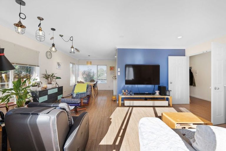 Photo of property in 1/15 Penruddocke Road, Half Moon Bay, Auckland, 2012