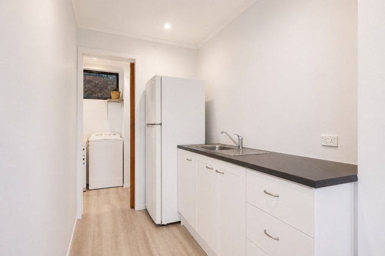 Photo of property in 9 Pohutukawa Avenue, Red Beach, 0932