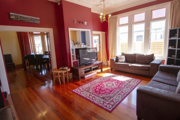 Photo of property in 127 Hargest Crescent, Saint Clair, Dunedin, 9012