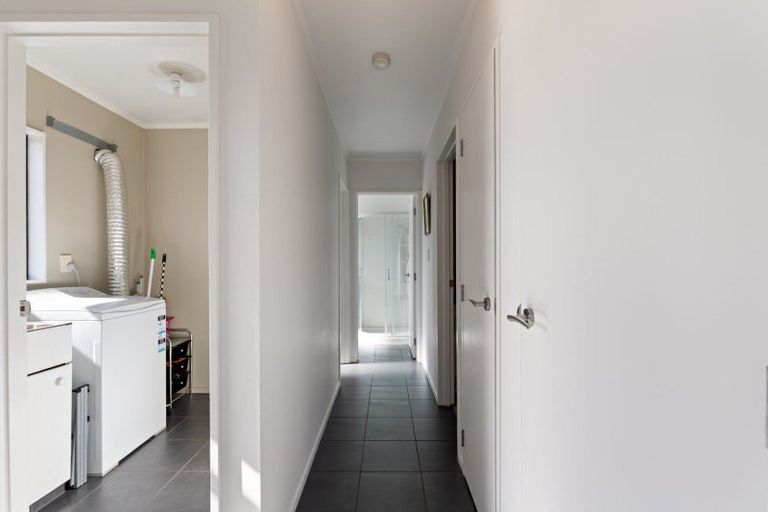 Photo of property in 16 Gladys Place, Kelvin Grove, Palmerston North, 4414