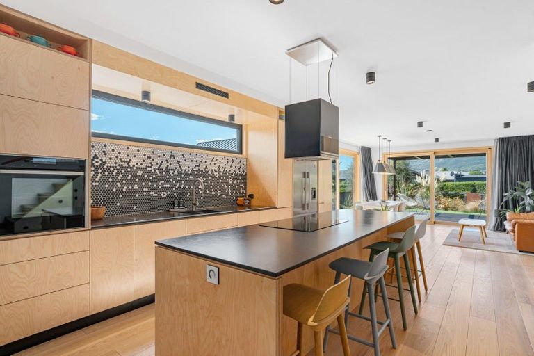 Photo of property in 6 Soudley Court, Jacks Point, Queenstown, 9371