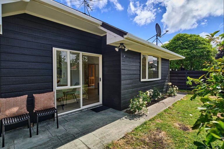 Photo of property in 2/13 Derwent Lee Grove, Epuni, Lower Hutt, 5011