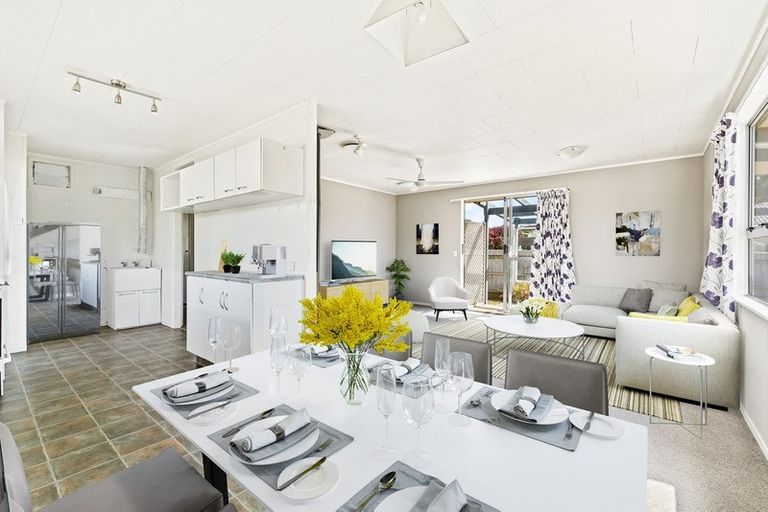 Photo of property in 56 Lavelle Road, Henderson, Auckland, 0612