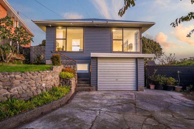 Photo of property in 47 Kiriwai Road, Paremata, Porirua, 5024