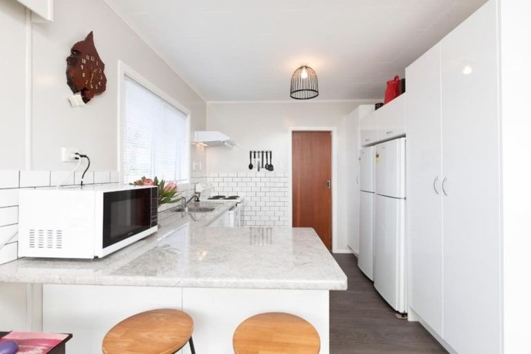 Photo of property in 11 Julian Place, Westown, New Plymouth, 4310