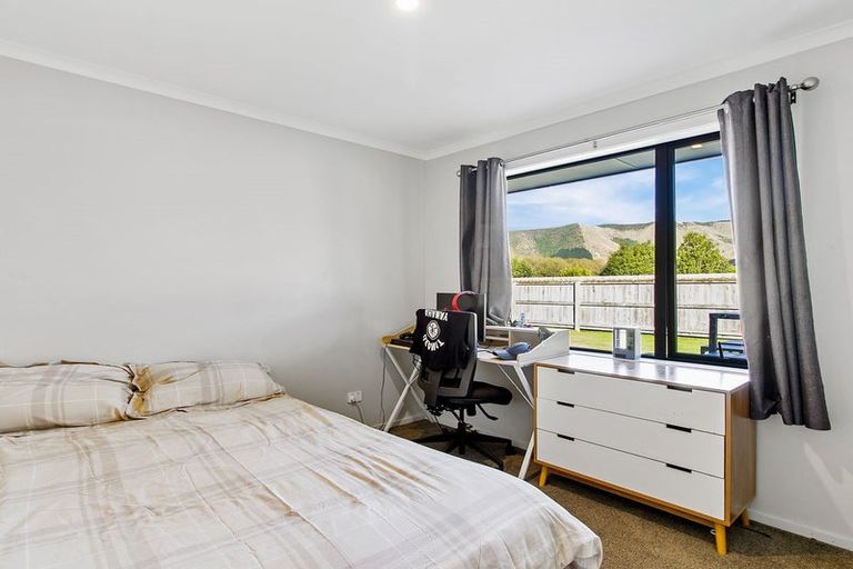 Photo of property in 16 Eric Batchelor Place, Waimate, 7924