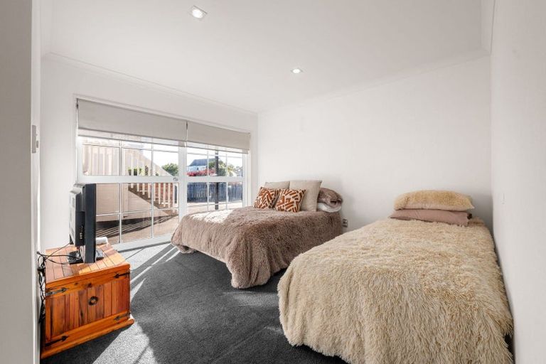 Photo of property in 42 Gilbass Avenue, Hamilton Lake, Hamilton, 3204