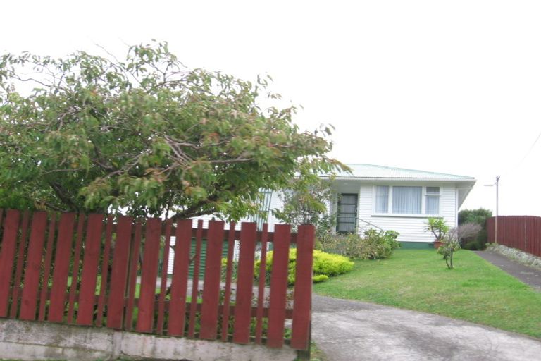 Photo of property in 5 Roberts Street, Tawa, Wellington, 5028