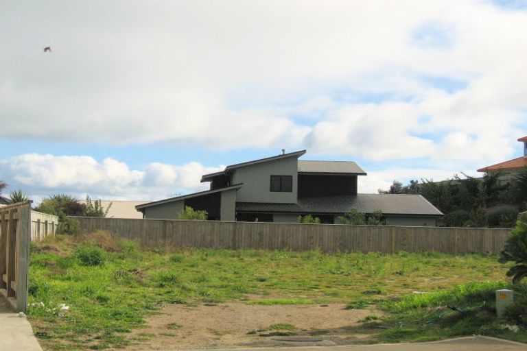 Photo of property in 18 Datum Way, Paraparaumu, 5032