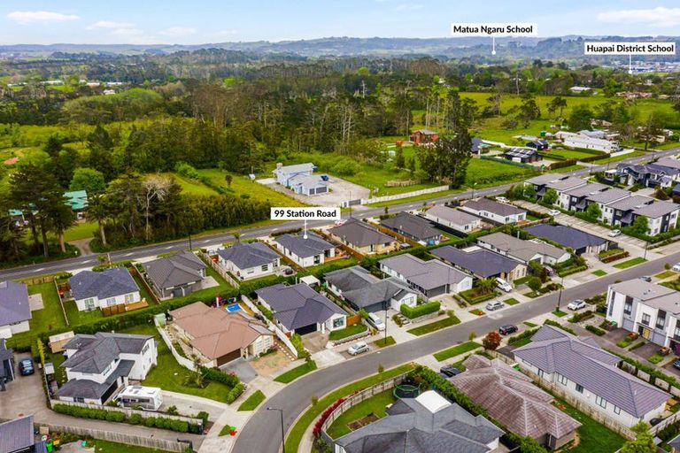 Photo of property in 99 Station Road, Kumeu, 0891