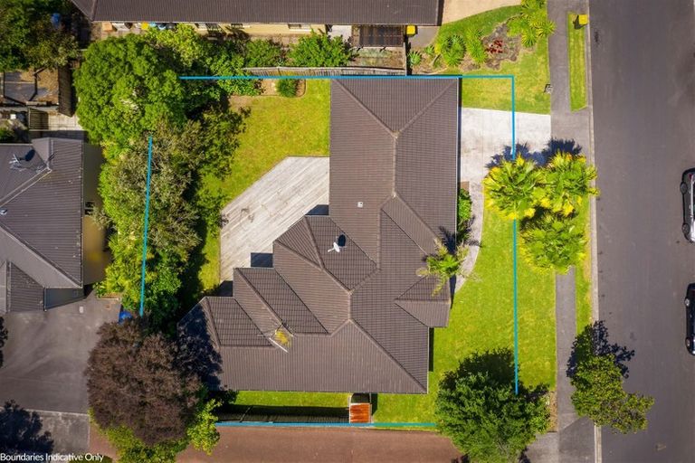 Photo of property in 32 John Jennings Drive, Oteha, Auckland, 0632