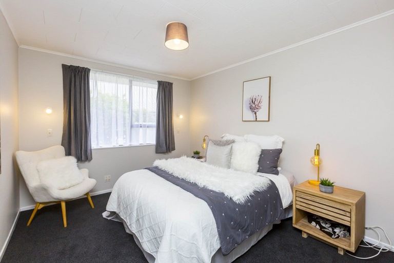 Photo of property in 1/21 Roband Crescent, Brown Owl, Upper Hutt, 5018
