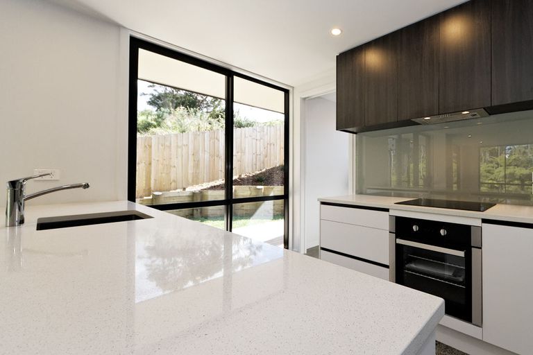 Photo of property in 36 Shah Place, Glen Eden, Auckland, 0602