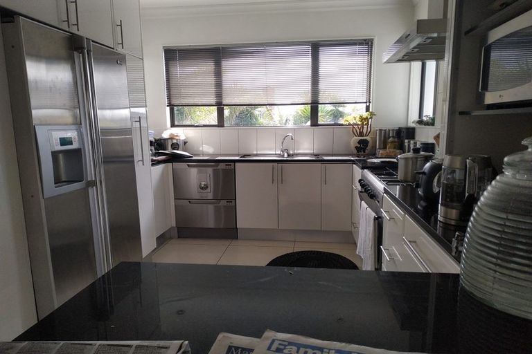 Photo of property in 4 Kawai Rise, Te Atatu Peninsula, Auckland, 0610
