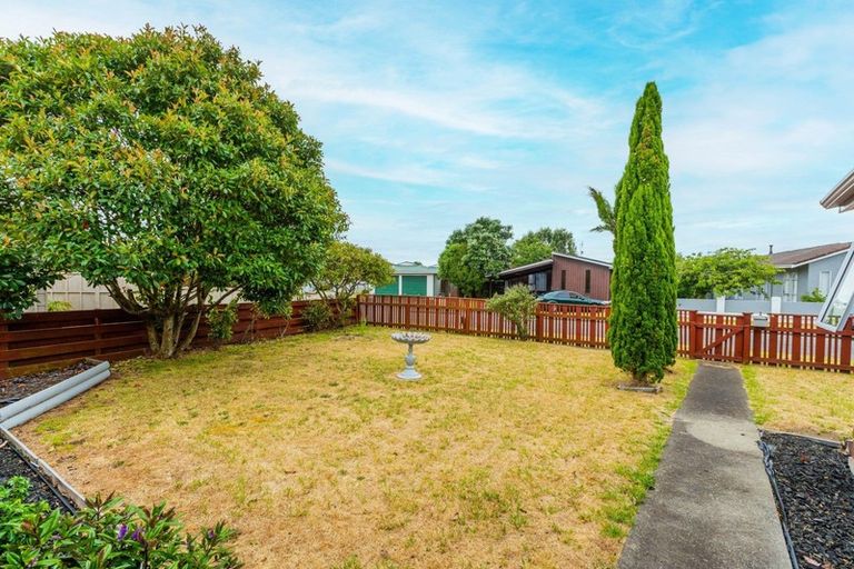 Photo of property in 9 Cypress Grove, Paraparaumu, 5032