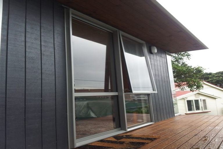 Photo of property in 66 Kelburn Parade, Kelburn, Wellington, 6012