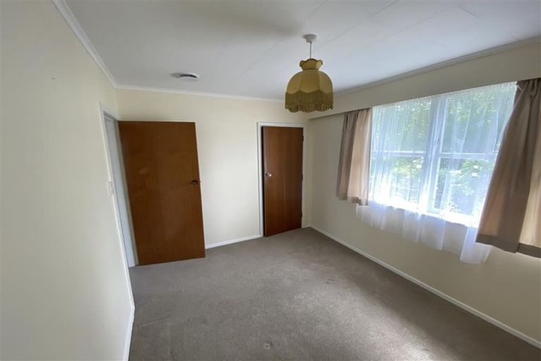 Photo of property in 16 Moeraki Road, Maoribank, Upper Hutt, 5018