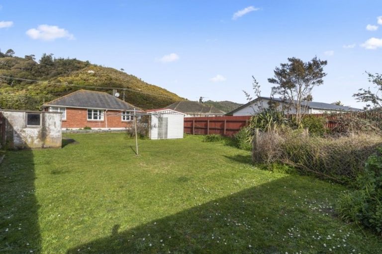 Photo of property in 19 Farmer Crescent, Taita, Lower Hutt, 5011