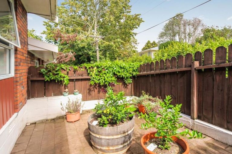 Photo of property in 2/26 Karaka Street, New Lynn, Auckland, 0600