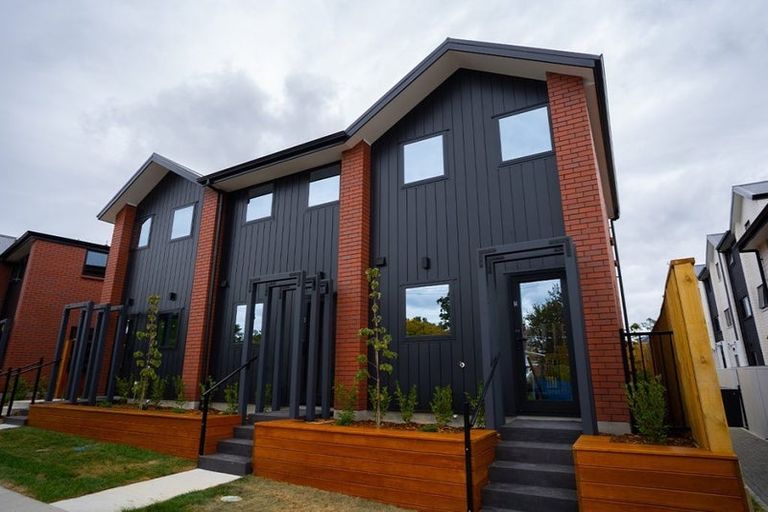 Photo of property in 4/10 Wilsher Crescent, Henderson, Auckland, 0612