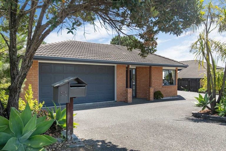 Photo of property in 52 Bluebird Crescent, Unsworth Heights, Auckland, 0632