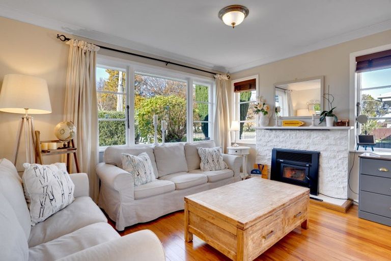 Photo of property in 17 Sackville Street, Martinborough, 5711