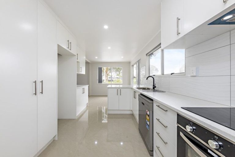 Photo of property in 367 Roscommon Road, Clendon Park, Auckland, 2103
