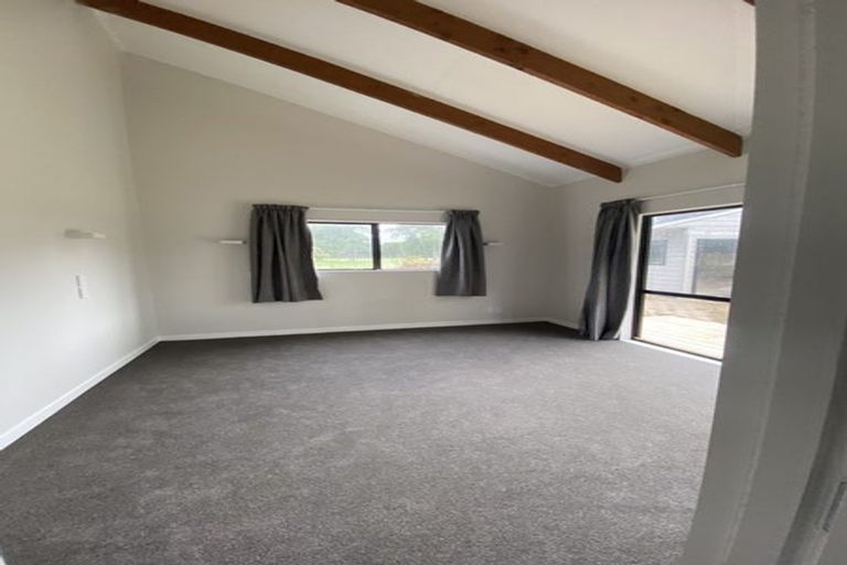 Photo of property in 378 Tararua Road, Levin, 5571