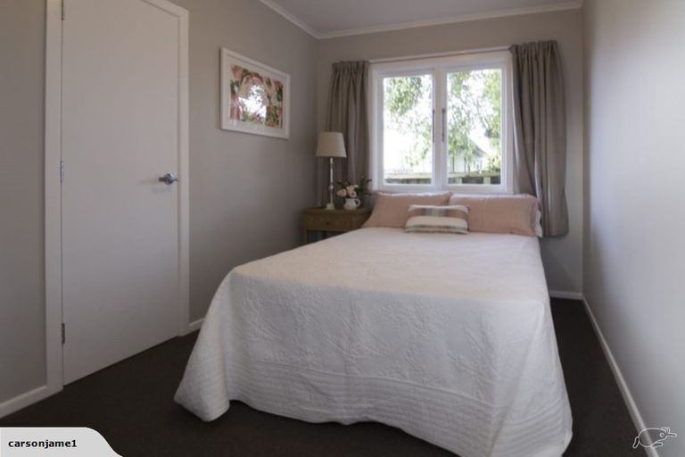 Photo of property in 2 Hikurangi Street, Te Atatu Peninsula, Auckland, 0610