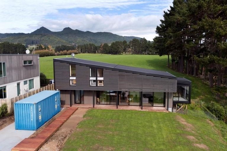 Photo of property in 16a Shearer Drive, Oakura, 4314