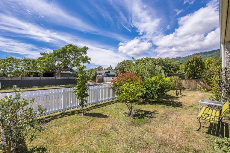 Photo of property in 6 Tawa Street, Waikanae, 5036