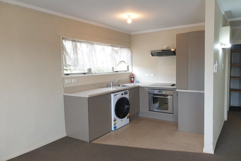 Photo of property in 2/126 Redwood Avenue, Tawa, Wellington, 5028