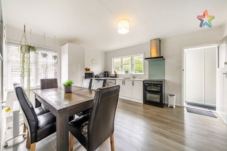 Photo of property in 35 Lees Grove, Wainuiomata, Lower Hutt, 5014