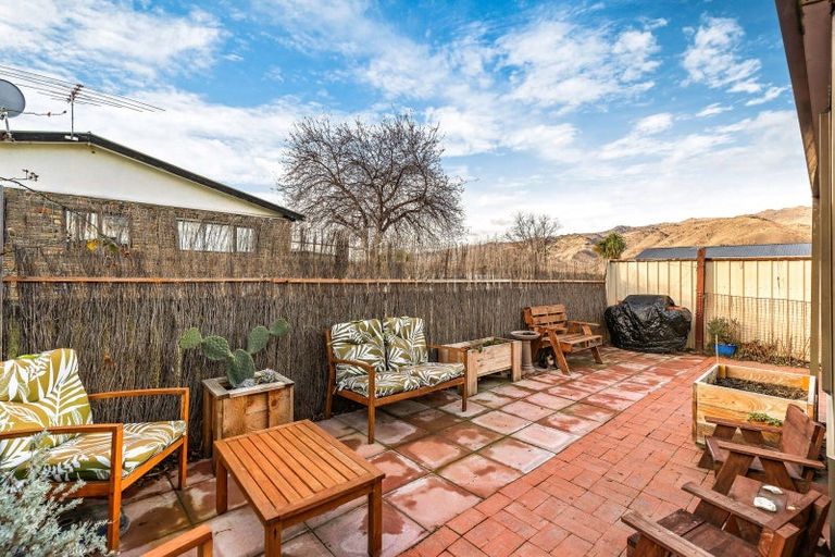 Photo of property in 2 Bruce Street, Cromwell, 9310