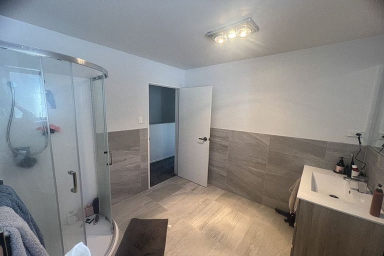 Photo of property in 1c Westall Road, New Lynn, Auckland, 0600