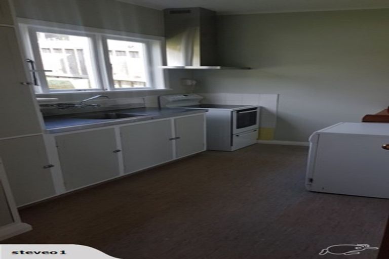 Photo of property in 54 Military Road, Northland, Wellington, 6012