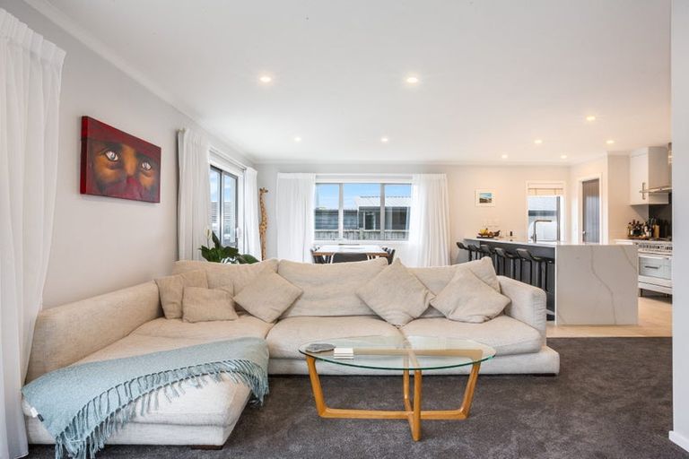 Photo of property in 17 Kepler Way, Aotea, Porirua, 5024