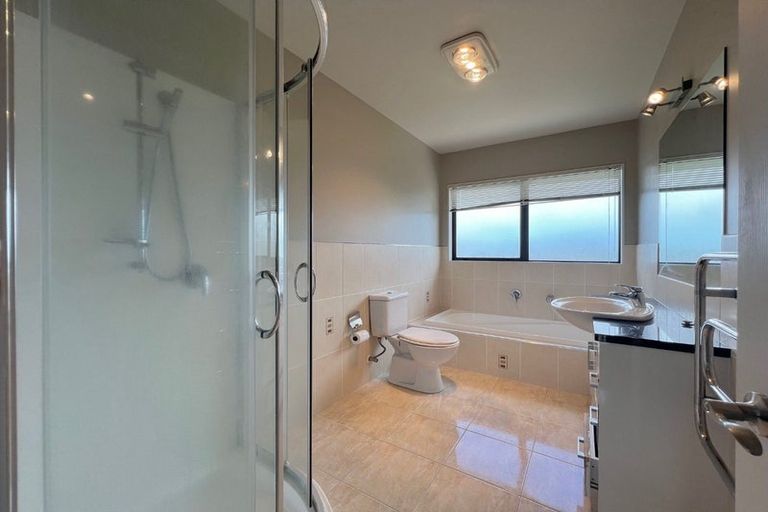 Photo of property in 28 Innisowen Place, Flat Bush, Auckland, 2019
