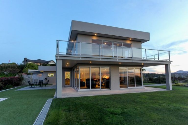 Photo of property in 33 Veale Road, Frankleigh Park, New Plymouth, 4371