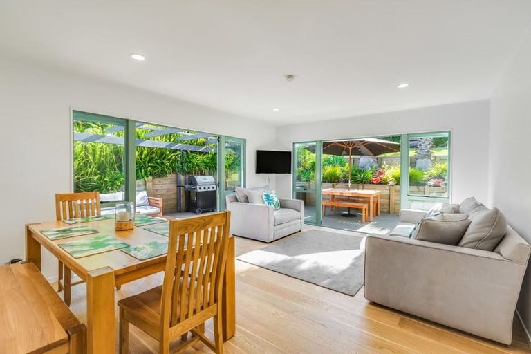 Photo of property in 1/39 Seaton Road, Murrays Bay, Auckland, 0630