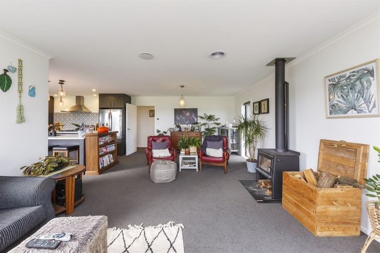 Photo of property in 52 Centre Road, Aokautere, Palmerston North, 4471