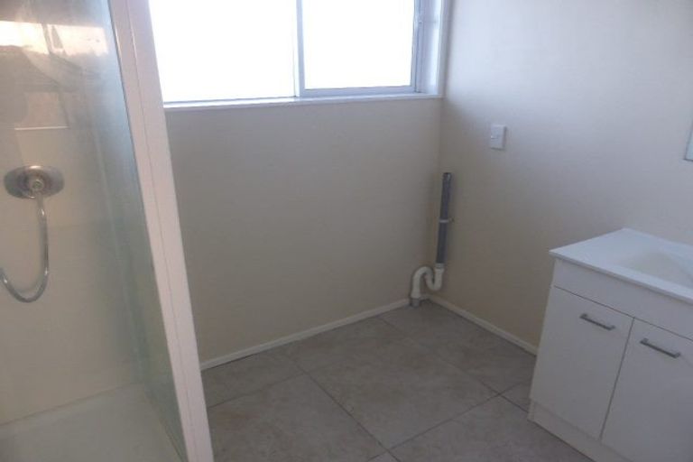 Photo of property in 1/36 Exmouth Road, Northcote, Auckland, 0627