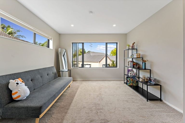 Photo of property in 50d Sandgate Avenue, Botany Downs, Auckland, 2010