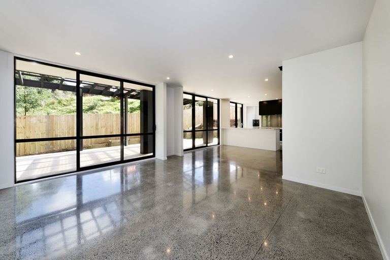 Photo of property in 36 Shah Place, Glen Eden, Auckland, 0602