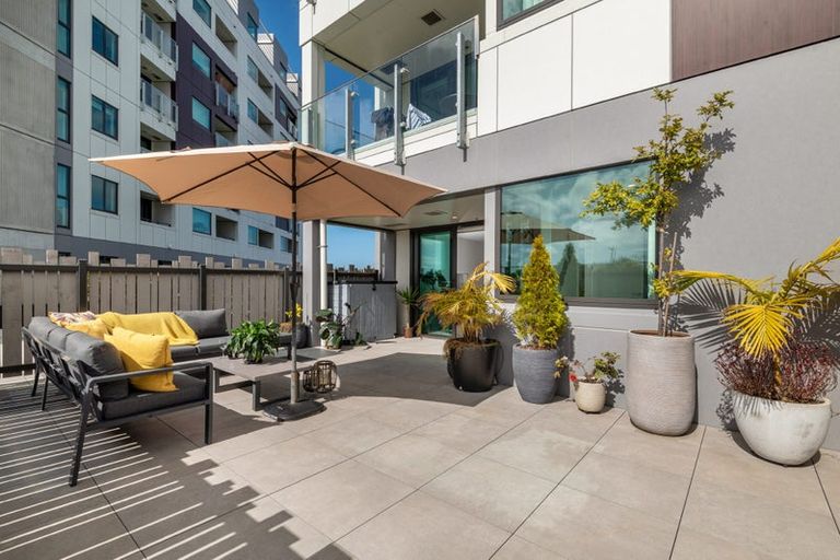 Photo of property in 205/8 Waikumete Road, Glen Eden, Auckland, 0602