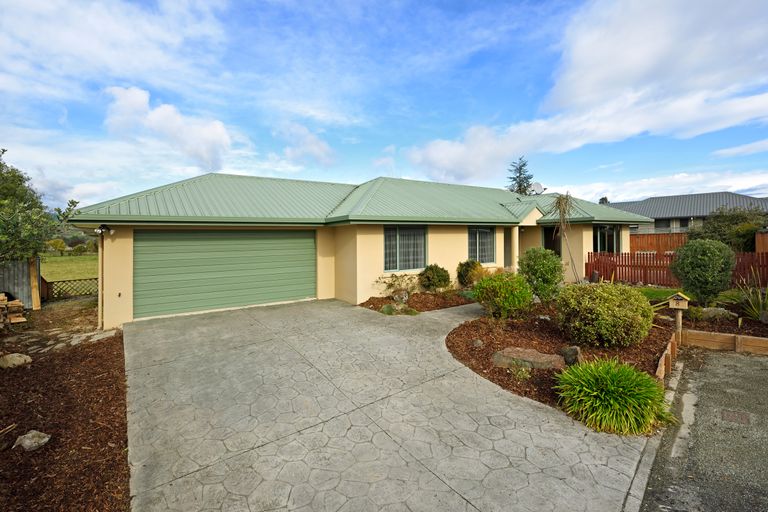 Photo of property in 8 Longfields Road, Brightwater, 7022